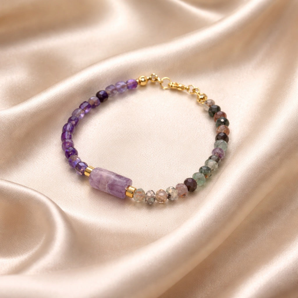 Bracelet Semiprecious Beads with Cilinder Stone in the Middle