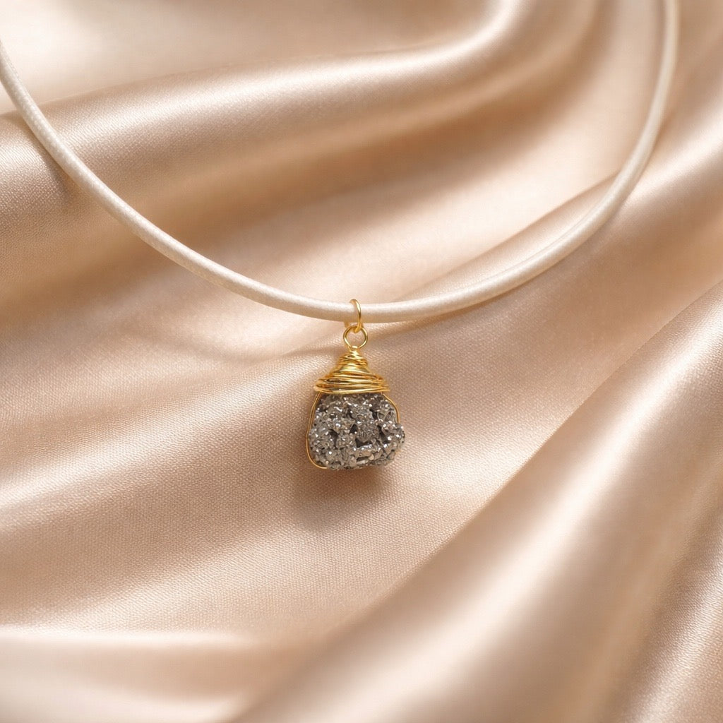 Necklace Magnetic with Semiprecious Raw Stone