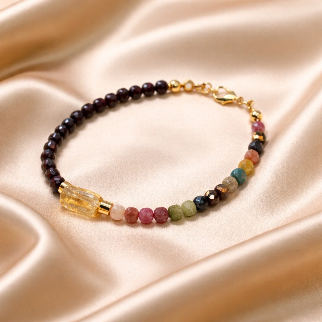 Bracelet Semiprecious Beads with Cilinder Stone in the Middle 