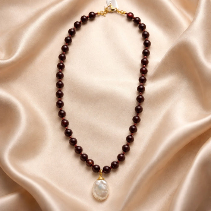 Necklace Threaded Beads with Stone