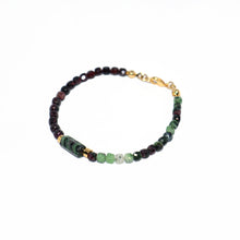 Load image into Gallery viewer, Bracelet Semiprecious Beads with Cilinder Stone in the Middle 