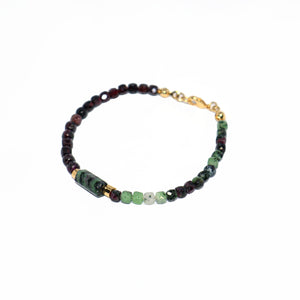 Bracelet Semiprecious Beads with Cilinder Stone in the Middle 