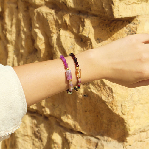 Bracelet Semiprecious Beads with Cilinder Stone in the Middle 