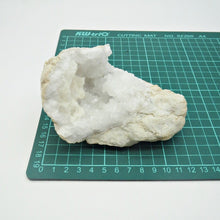 Load image into Gallery viewer, Geode Natural Stone White Big