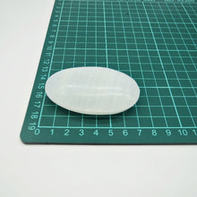 Load image into Gallery viewer, Selenite Oval